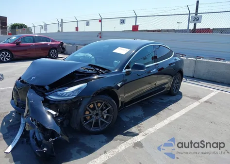 2019 Tesla Model 3 Long Range/Mid Range/Standard Range/Standard Range Plus z USA, uszkodzony, nr VIN 5YJ3E1EA8KF305031